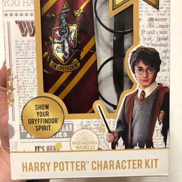 Harry Potter Gryffindor Character Kit - Picture 3 of 4